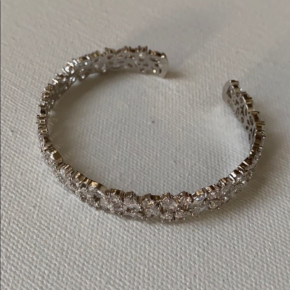 Pretty Crystal Cuff